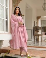 Gulaabi anarkali kurta set