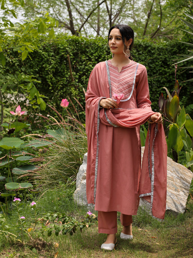 Halka Gulabi kurta set