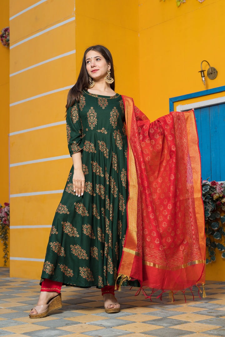 Golden Leaf Printed Green Flared Anarkali Kurta Set Paired With Red Chanderi Dupatta