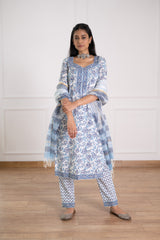 Women's Blue Floral Printed Kurta Pant Set with Printed Dupatta-Pheeta